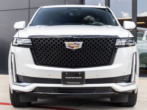 Used 2023 Cadillac Escalade Premium Luxury w/ LPO, Floor Liner Package AWD/4WD image 4