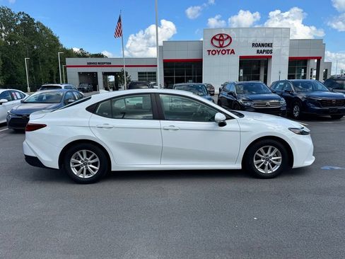 Used 2025 Toyota Camry LE FWD image 8