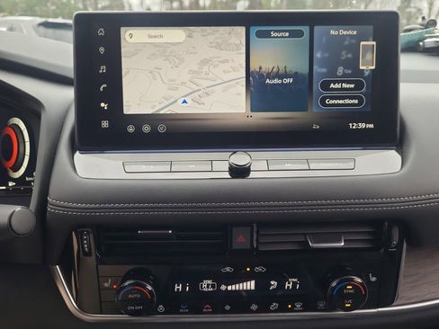 Used 2025 Nissan Rogue Platinum w/ Platinum Premium Package image 24