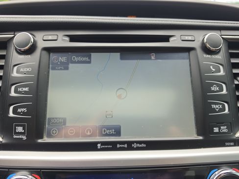 Used 2018 Toyota Highlander Limited Platinum AWD/4WD image 28