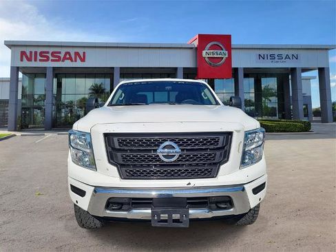 Certified 2022 Nissan Titan SV w/ SV Convenience Package image 11