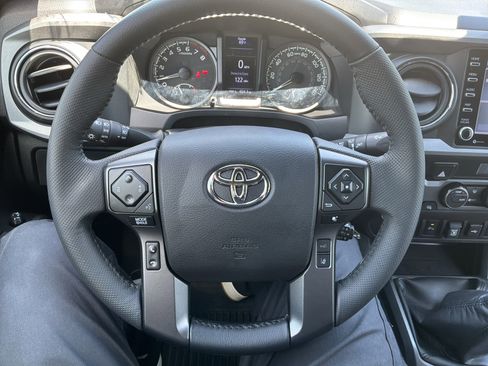 Used 2022 Toyota Tacoma TRD Sport w/ Technology Package AWD/4WD image 18