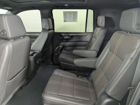 Used 2025 Chevrolet Suburban High Country AWD/4WD image 21