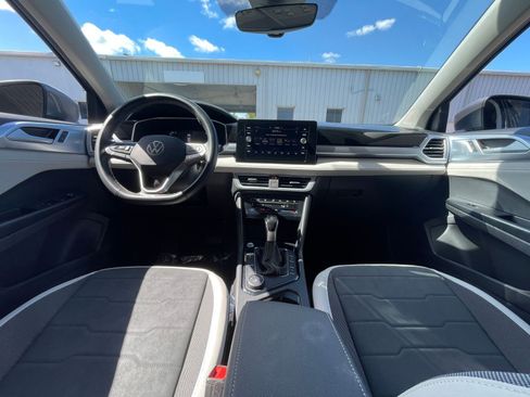 Used 2025 Volkswagen Taos SE image 31