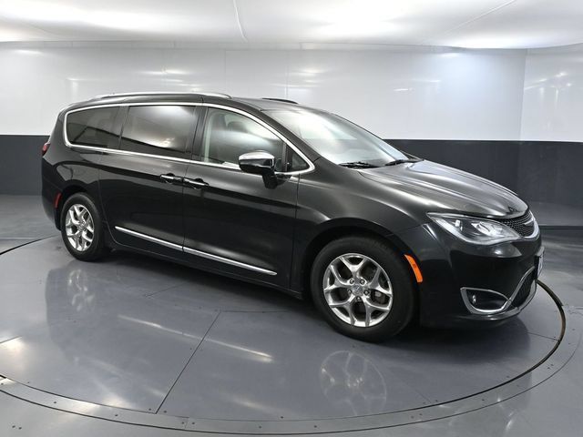 Used 2018 Chrysler Pacifica Limited FWD image 1