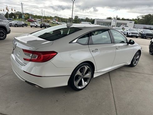 Used 2018 Honda Accord Touring image 8
