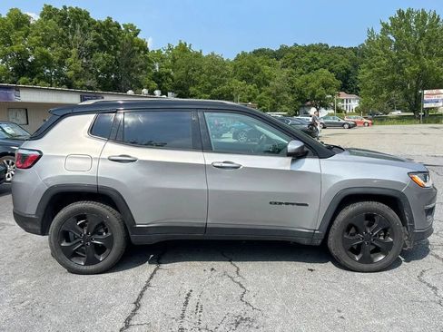 Used 2019 Jeep Compass Latitude AWD/4WD image 8