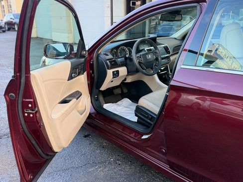Used 2016 Honda Accord Touring image 8