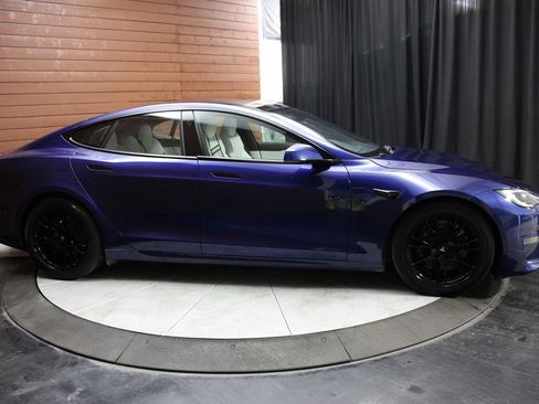 Used 2022 Tesla Model S AWD image 16