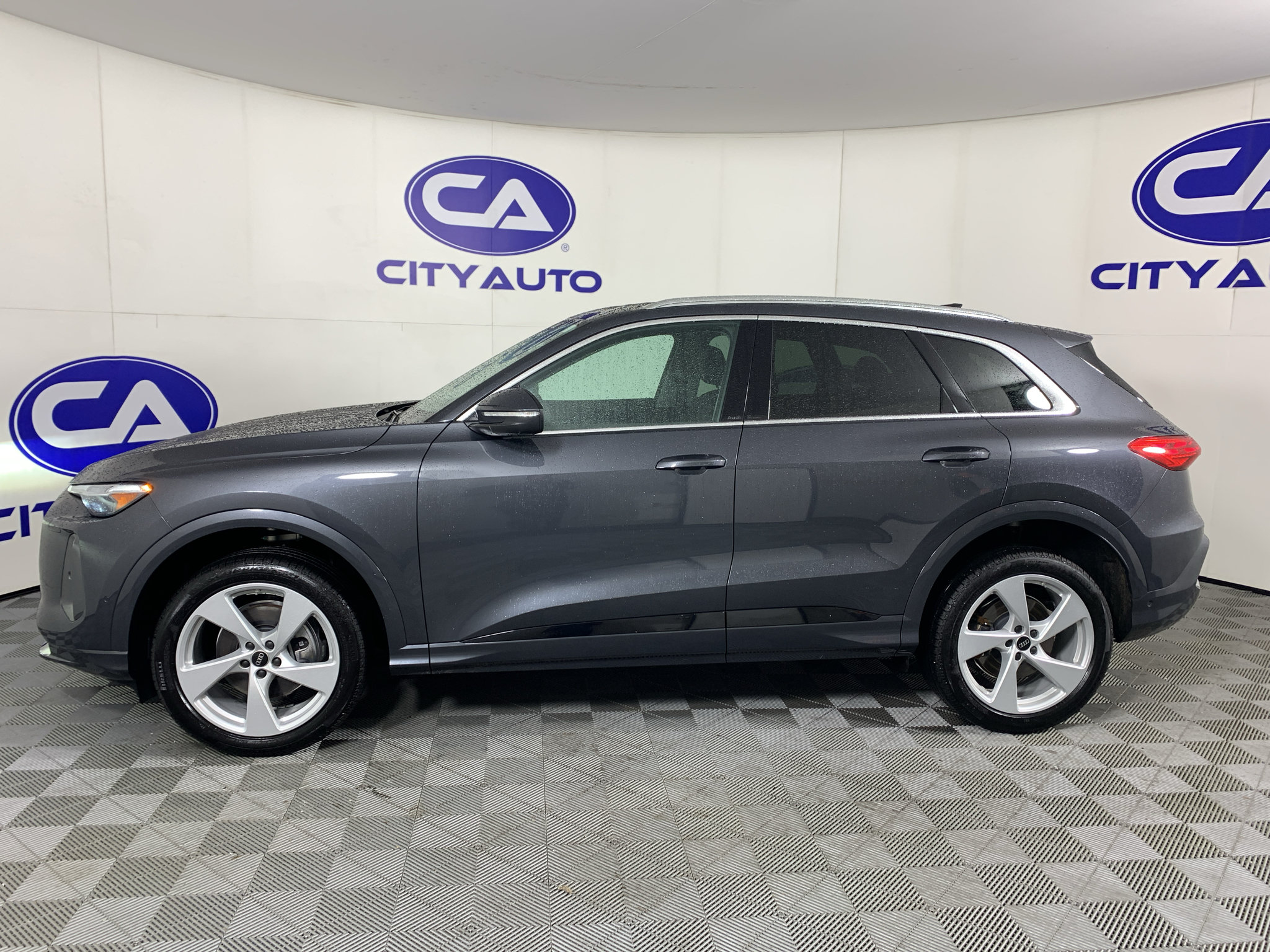 Used 2025 Audi Q5 Premium Plus w/ Premium Plus AWD/4WD image 6