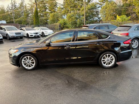 Used 2020 Ford Fusion SE image 4