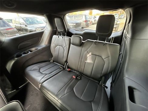 New 2026 Chrysler Pacifica Select image 14