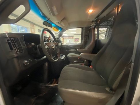 Used 2021 Chevrolet Express 2500 w/ Driver Convenience Package image 18