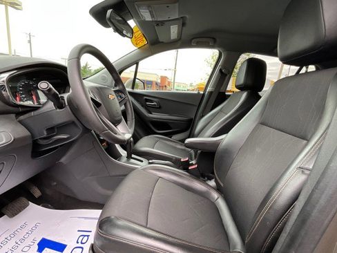 Used 2021 Chevrolet Trax LT w/ Sport Edition FWD image 24