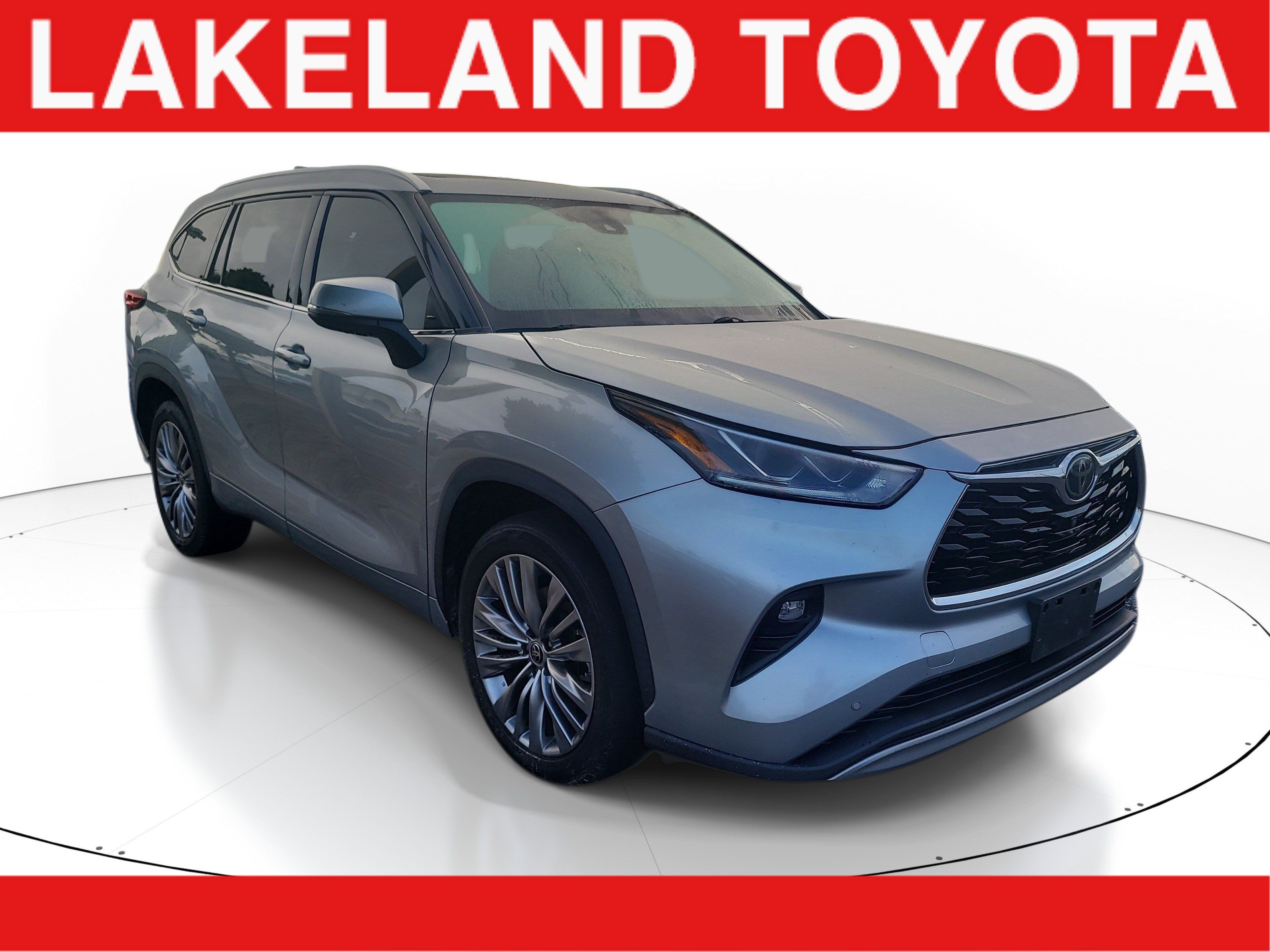 Used 2021 Toyota Highlander Platinum FWD image 1