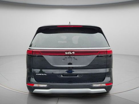 Used 2024 Kia Carnival LX FWD image 5