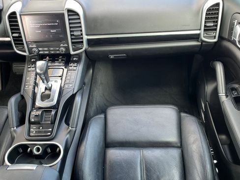 Used 2017 Porsche Cayenne Platinum Edition image 24