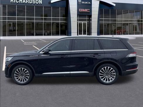 Used 2022 Lincoln Aviator Reserve AWD/4WD image 2