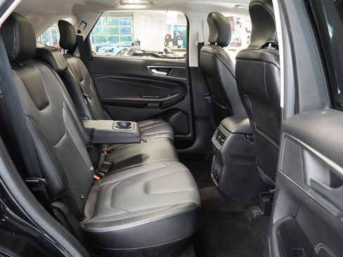 Used 2018 Ford Edge Titanium w/ Equipment Group 301A AWD/4WD image 33