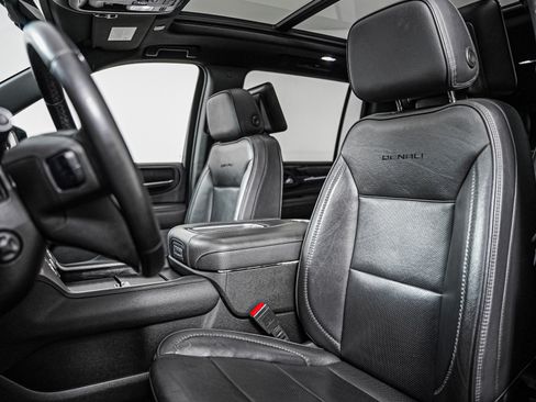 Used 2022 GMC Yukon XL Denali w/ Denali Ultimate Package AWD/4WD image 8