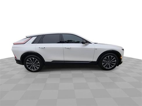 Used 2025 Cadillac Lyriq Sport image 9