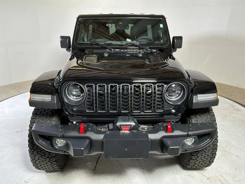 Used 2024 Jeep Wrangler Unlimited Rubicon AWD/4WD image 2