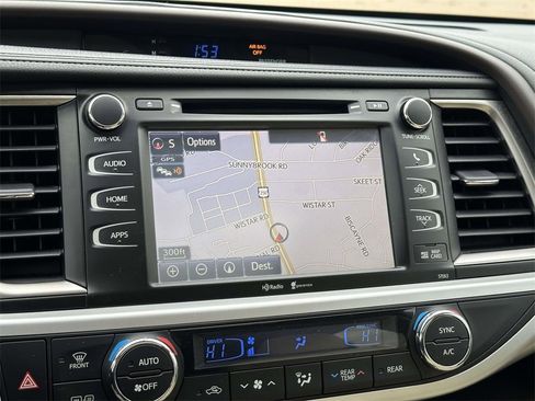 Used 2015 Toyota Highlander XLE image 3