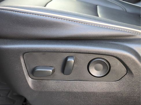 Used 2023 GMC Yukon SLT w/ SLT Premium Package image 19