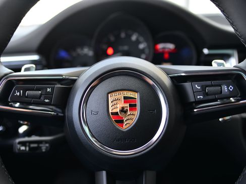 Certified 2026 Porsche Macan image 34