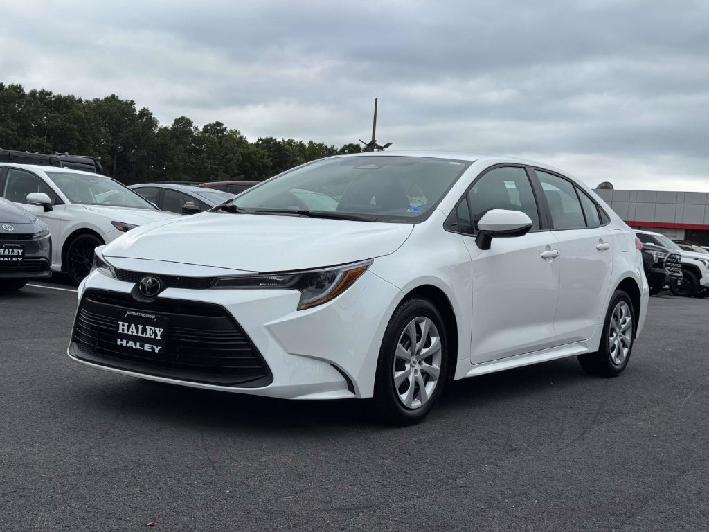 Used 2025 Toyota Corolla LE FWD image 24