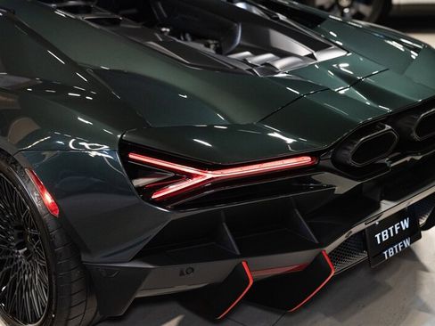 Used 2024 Lamborghini Revuelto AWD/4WD image 8