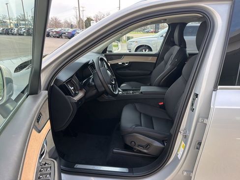 Certified 2025 Volvo XC90 B6 Plus image 8
