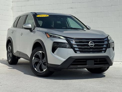 Used 2024 Nissan Rogue SV FWD image 2