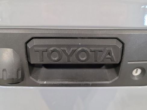 Used 2019 Toyota Tundra SR5 AWD/4WD image 28