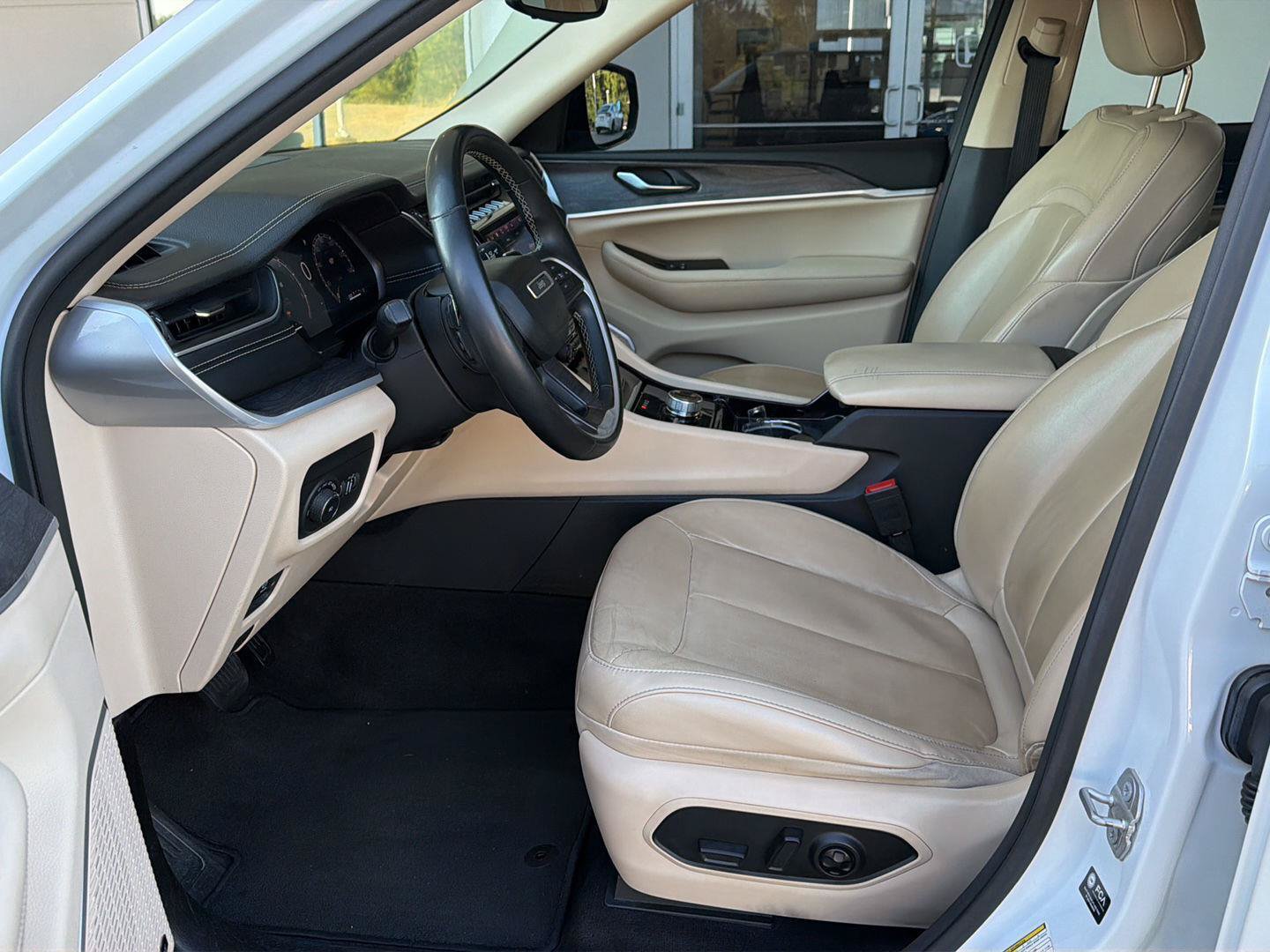 Used 2021 Jeep Grand Cherokee L Limited AWD/4WD image 10