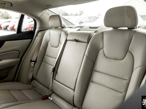 Used 2023 Volvo S60 T8 Plus image 32