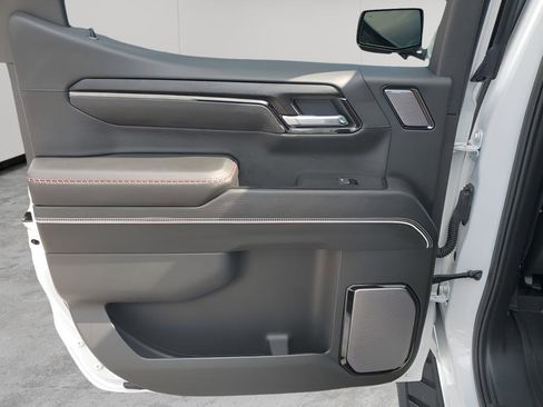 Used 2025 GMC Sierra 1500 AT4X image 17