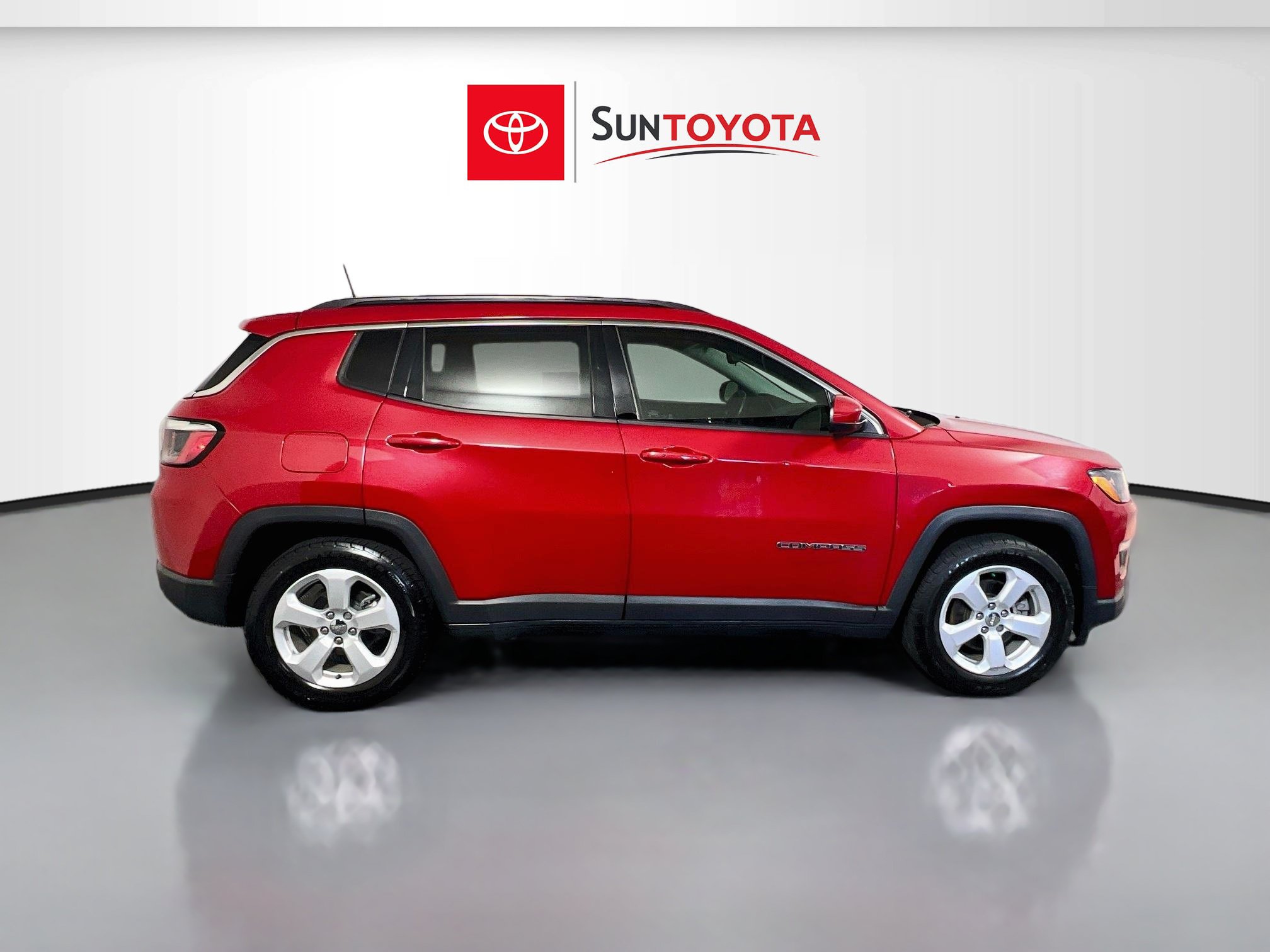 Used 2021 Jeep Compass Latitude w/ Sun and Sound Group FWD image 2