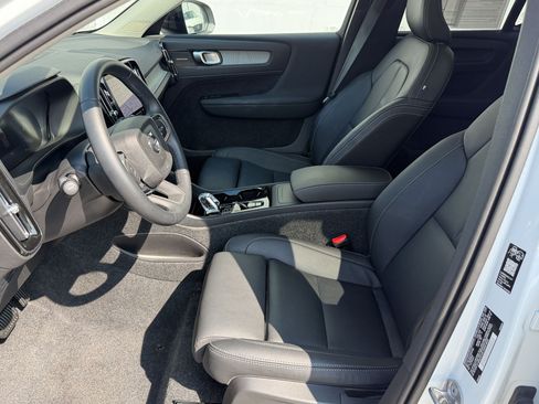 Used 2026 Volvo XC40 B5 Plus w/ Climate Package AWD/4WD image 5