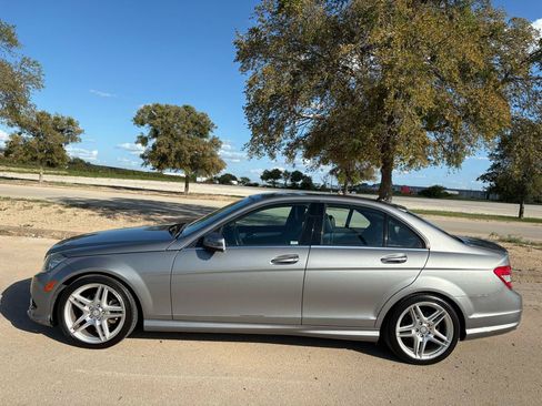 Used 2010 Mercedes-Benz C 300 Sedan image 12