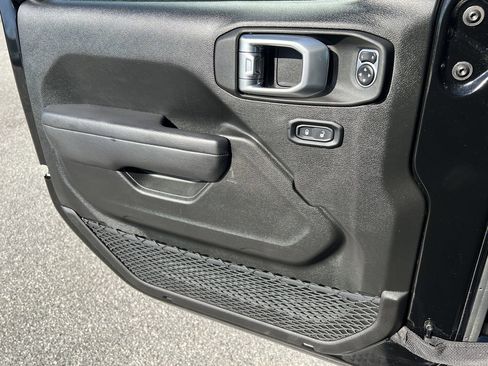 Used 2024 Jeep Wrangler Unlimited image 18