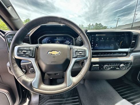 Used 2025 Chevrolet Silverado 2500 LT w/ Convenience Package AWD/4WD image 11