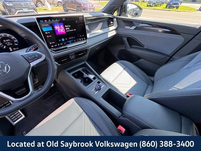 Certified 2025 Volkswagen Tiguan SE R-Line AWD/4WD image 36