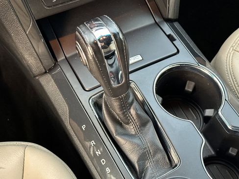 Used 2018 Ford Explorer XLT image 22