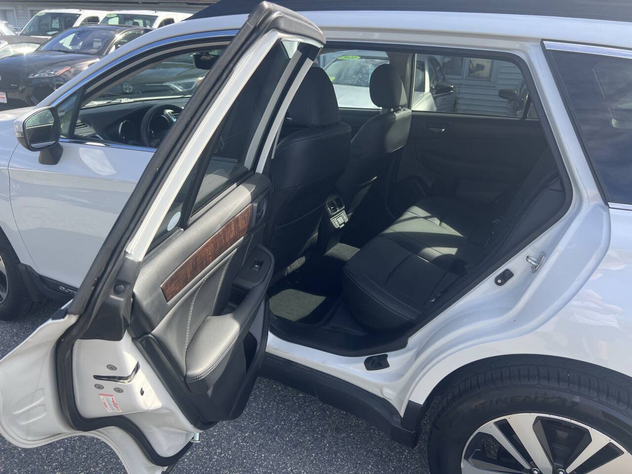 Used 2019 Subaru Outback 2.5i Limited AWD/4WD image 18