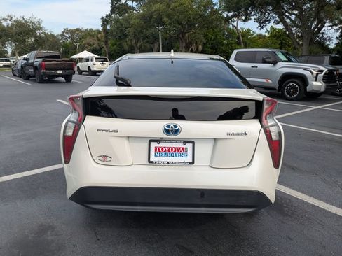 Used 2017 Toyota Prius Three FWD image 5