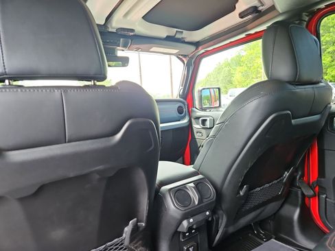 Used 2024 Jeep Gladiator Rubicon AWD/4WD image 19