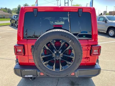 Used 2025 Jeep Wrangler Unlimited Sahara AWD/4WD image 6