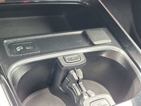 Used 2023 Mercedes-Benz GLB 250 4MATIC w/ Premium Package image 29
