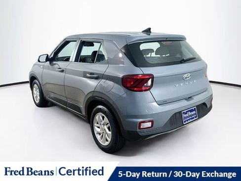Used 2022 Hyundai Venue SE FWD image 8